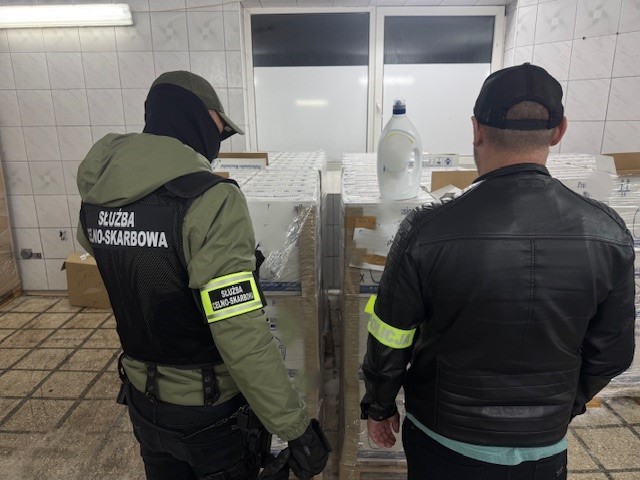 KAS i policja rozbiła grupę wprowadzającą na rynek podrabiane towary.
