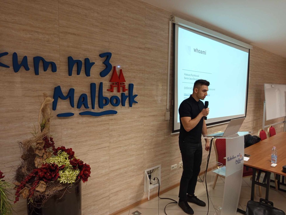 Malbork. Praca w branży IT – spotkanie uczniów Technikum nr 3 z programistą.