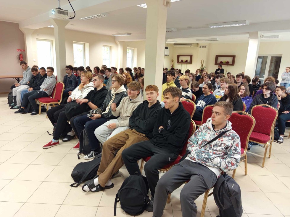Malbork. Praca w branży IT – spotkanie uczniów Technikum nr 3 z programistą.