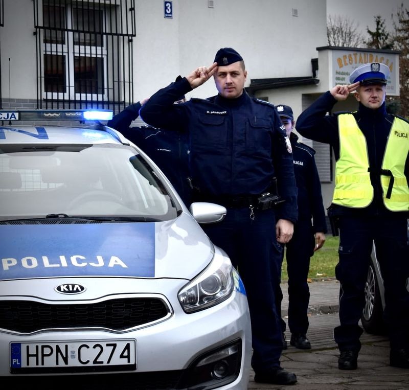 Malbork. Policjanci uczcili pamięć zmarłego ratownika Piotra Mierneckiego.