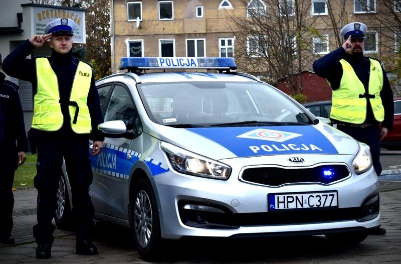Malbork. Policjanci uczcili pamięć zmarłego ratownika Piotra Mierneckiego.