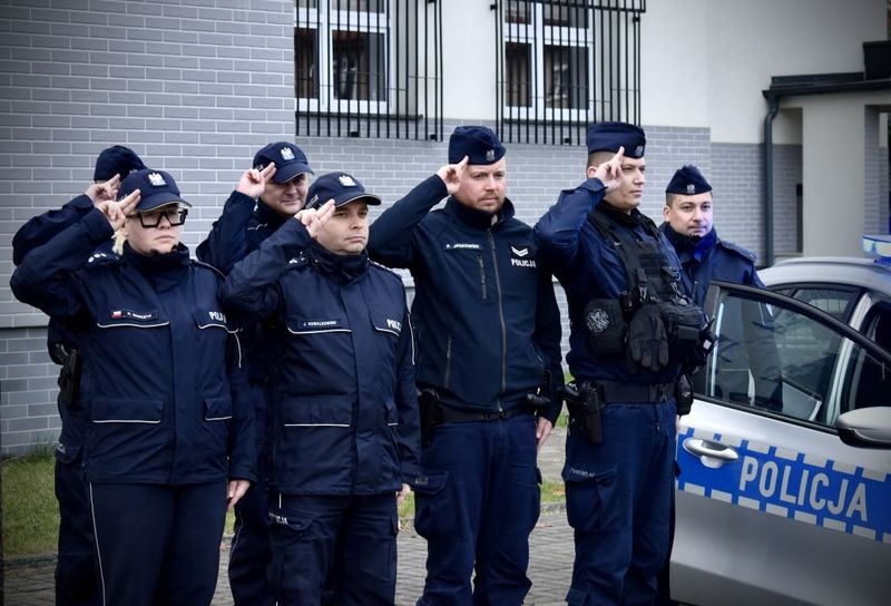 Malbork. Policjanci uczcili pamięć zmarłego ratownika Piotra Mierneckiego.