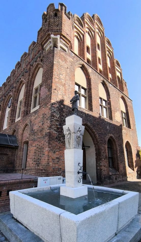 Są pieniądze na II etap remontu Ratusza Staromiejskiego w Malborku – powstanie profesjonalna przestrzeń dla samorządowego Radia Malbork.