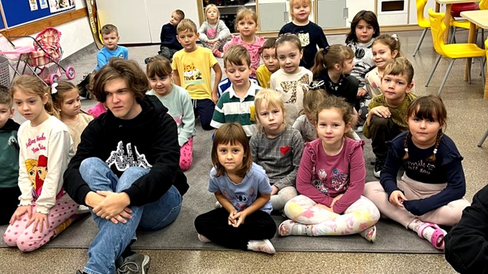 Malbork. Spotkania Młodszych Ambasadorów z Technikum nr 3 z przedszkolakami.