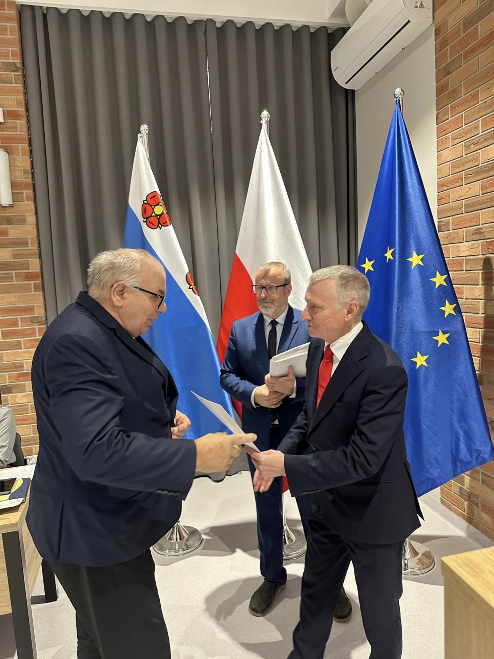 Wręczenie zaświadczeń dla nowych sołtysów Gminy Nowy Dwór Gdański.