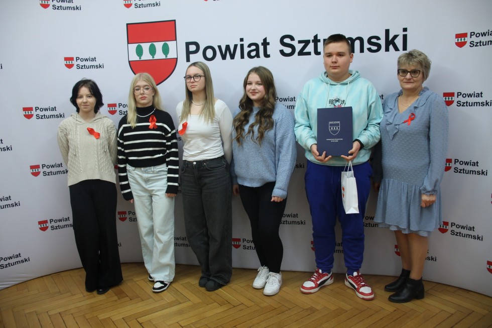 W Konkurs Wiedzy o AIDS i HIV najlepsza uczennica Zespołu Szkół w Dzierzgoniu.