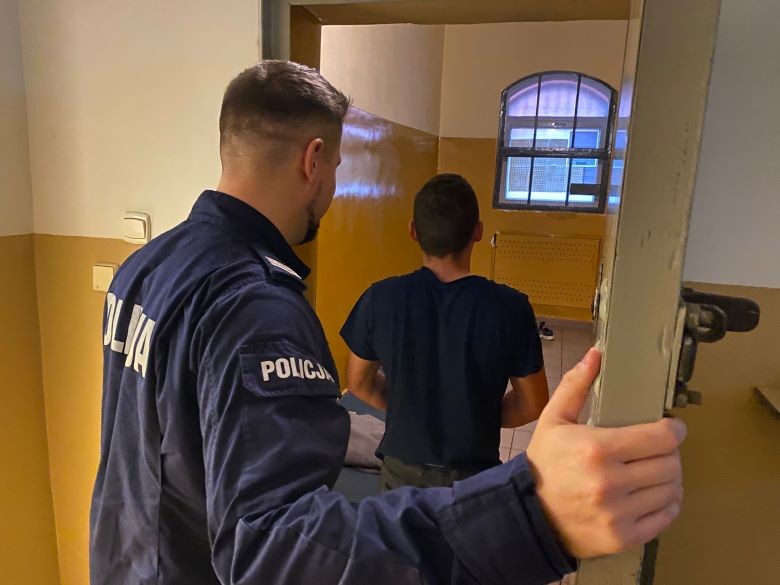 Powiat sztumski. Policyjny pościg za nietrzeźwym kierowcą – prowadził skradziony pojazd.