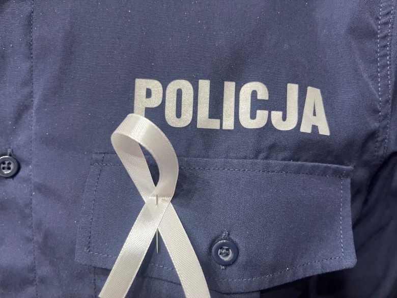 Sztum. Policjanci popierają kampanię Białej wstążki.