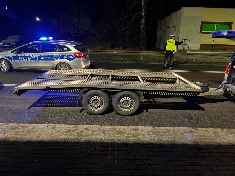 Malbork. Dwie osoby zatrzymane w sprawie kradzieży przyczepy.