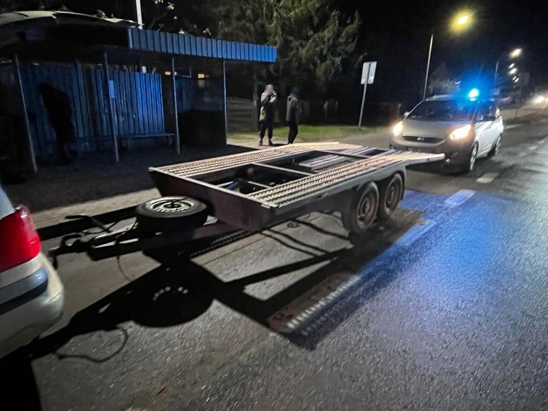 Malbork. Dwie osoby zatrzymane w sprawie kradzieży przyczepy.