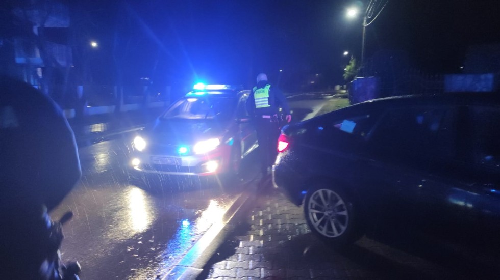 Powiat nowodworski. Policyjny pościg za kierowcą – pirat drogowy uzbierał 111 punktów karnych. Wideo