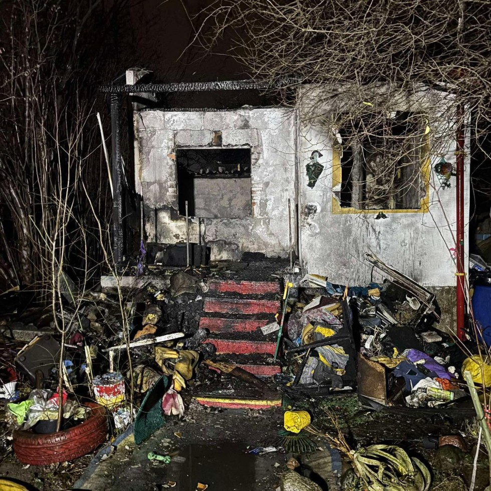 Nowy Dwór Gdański. Pożar budynku na terenie Rodzinnych Ogrodów Działkowych.