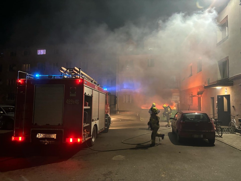 Powiat malborski. Pożary sadzy, kontenerów i pustostanu – noworoczne interwencje strażaków.