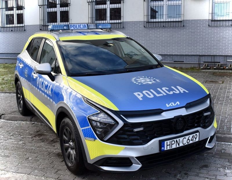 Policjanci z Nowego Stawu otrzymali nowy radiowóz.
