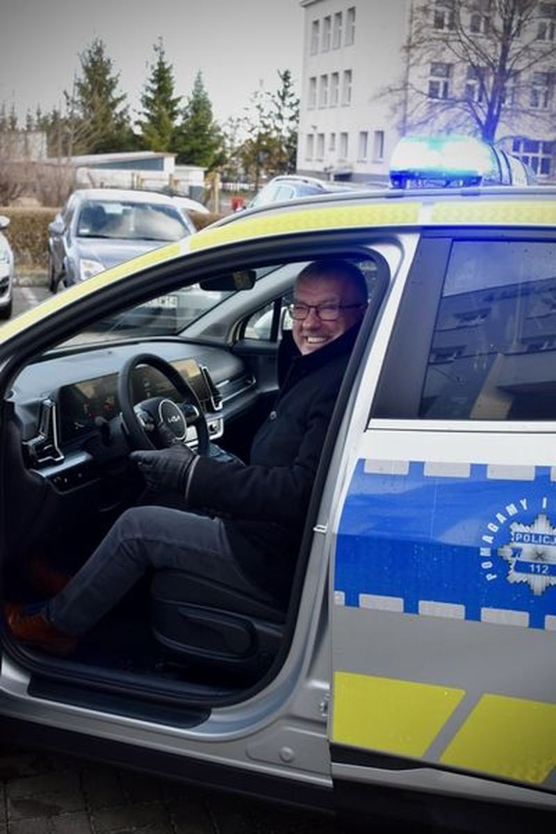 Policjanci z Nowego Stawu otrzymali nowy radiowóz.