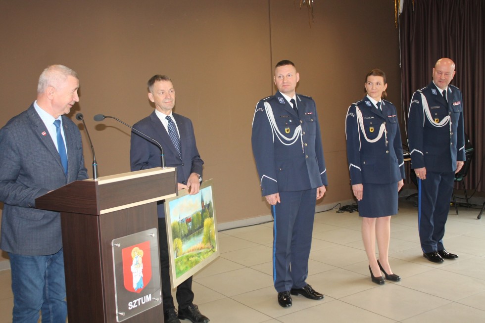 Zmiany kadrowe w sztumskiej policji - pożegnanie komendanta insp. Karola Dziemiańczyka.