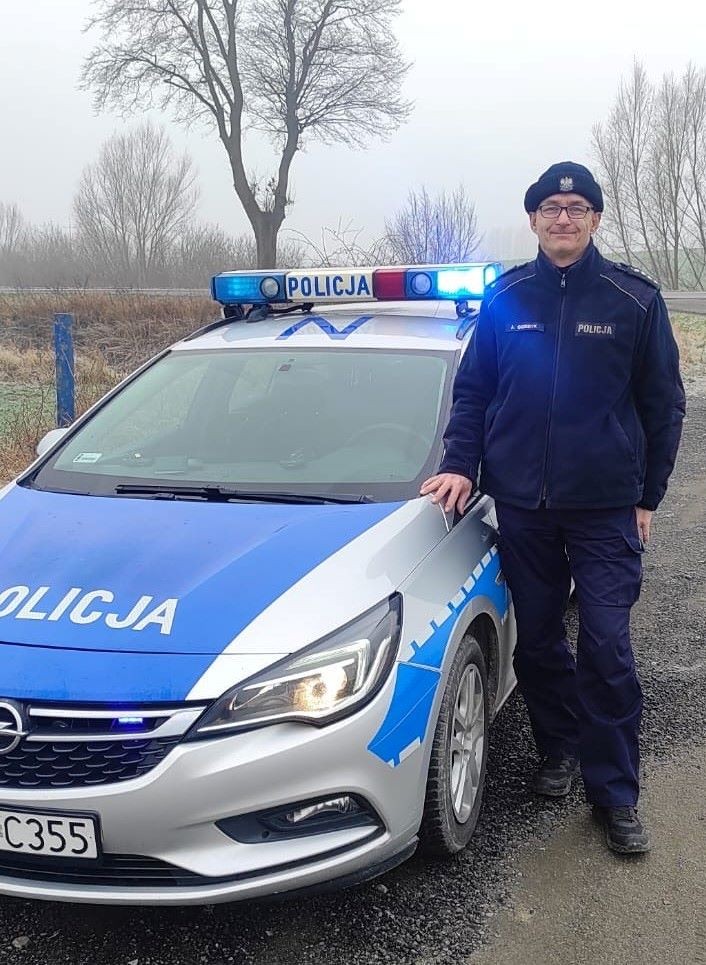 Dzierzgoń. Dzielnicowy zatrzymał poszukiwane osoby.