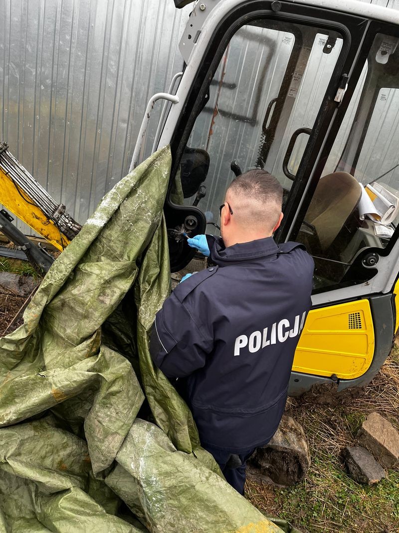 Powiat malborski. Ukradli minikoparkę wartą 80 tys. zł – dwóch sprawców w rękach policji.