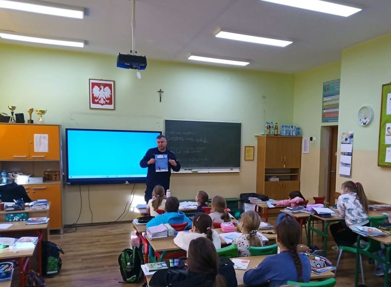 Kręci mnie bezpieczeństwo – spotkania policjantów z dziećmi przed feriami zimowymi.