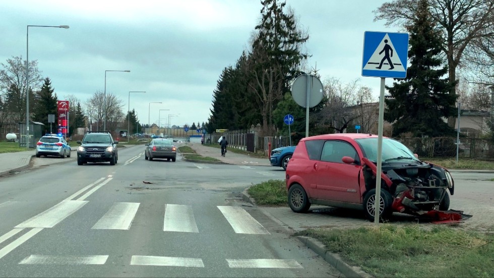 Kolizja osobówek na skrzyżowaniu ulic Kotarbińskiego i de Gaulle'a w Malborku.