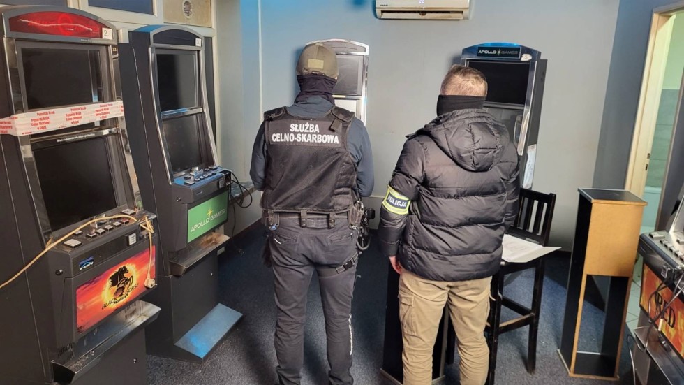 40-latka z narkotykami i nielegalne automaty – wspólne działania policjantów i celników.