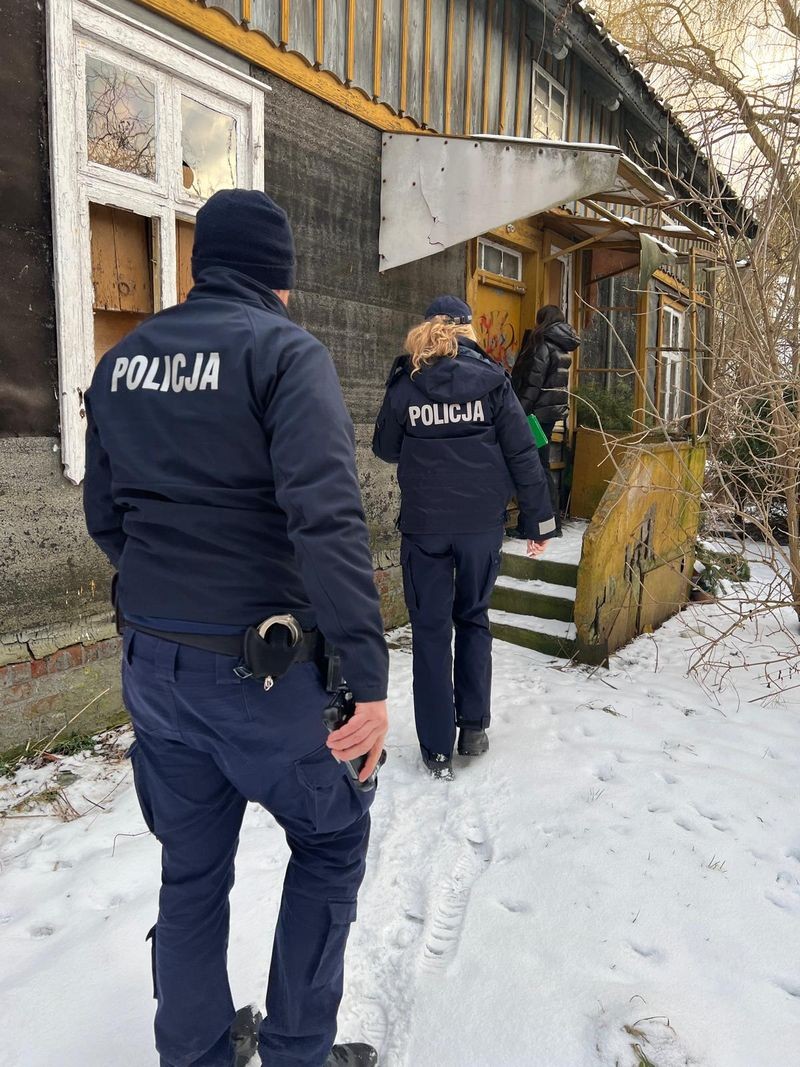 Malbork. Wspólne działania służb ukierunkowane na pomoc osobom w kryzysie bezdomności.