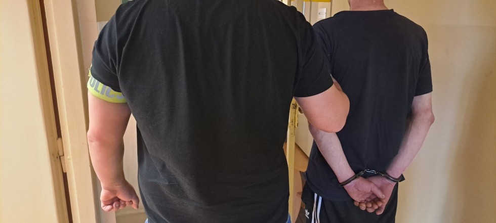 W Marynowach groził komornikom użyciem broni – oddał strzał w powietrze.