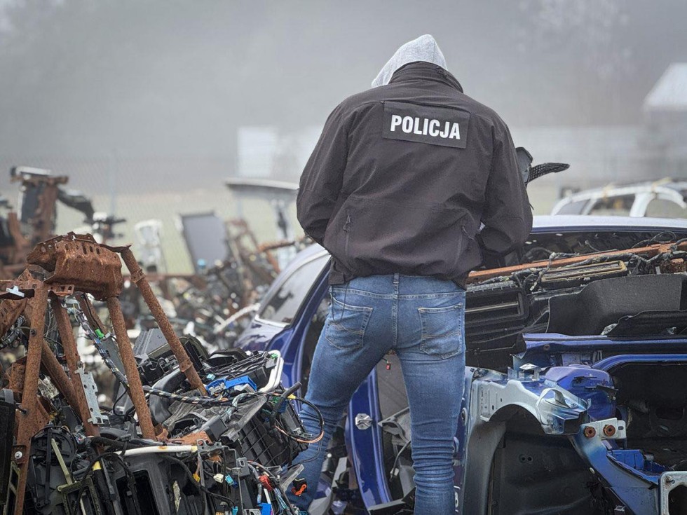 Uderzenie w przestępczość samochodową - policjanci odzyskali i zabezpieczyli pojazdy o wartości niemal 3 milionów złotych