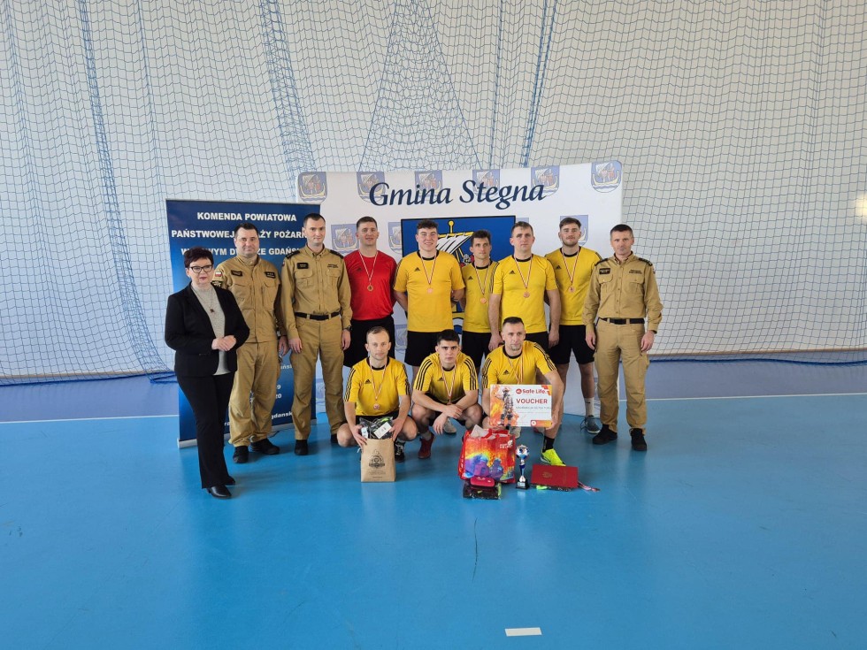 Strażacy z Wejherowa najlepsi w województwie w rozgrywkach piłki halowej.