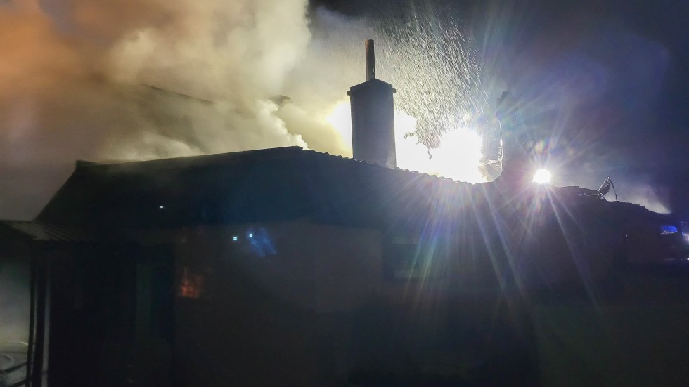 Pożar domu przy ulicy Wejhera w Malborku. 11 zastępów w akcji - zobacz wideo i zdjęcia