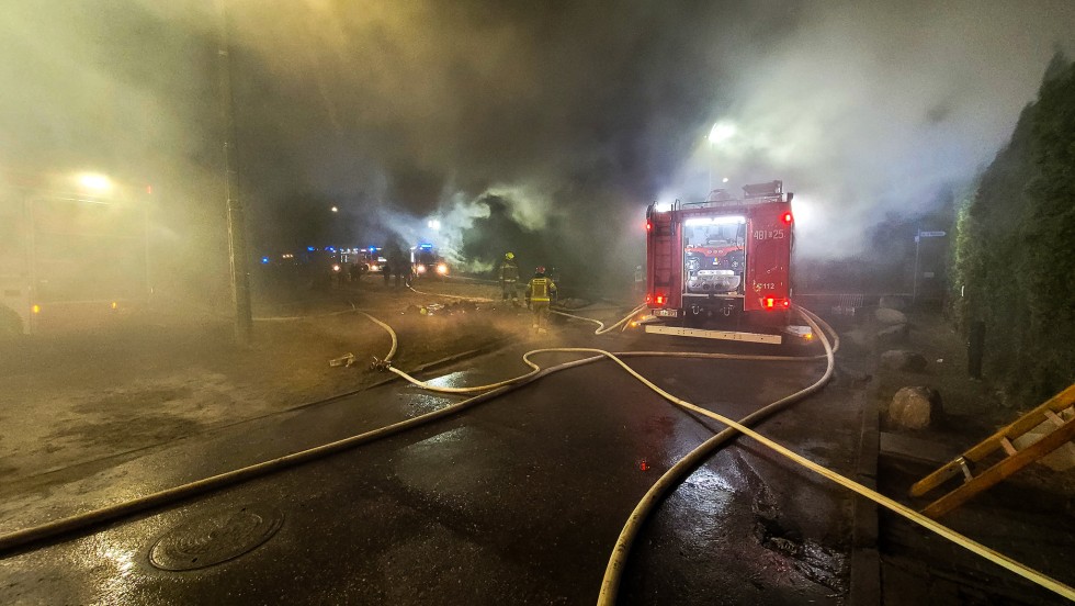 Pożar domu przy ulicy Wejhera w Malborku. 11 zastępów w akcji - zobacz wideo i zdjęcia