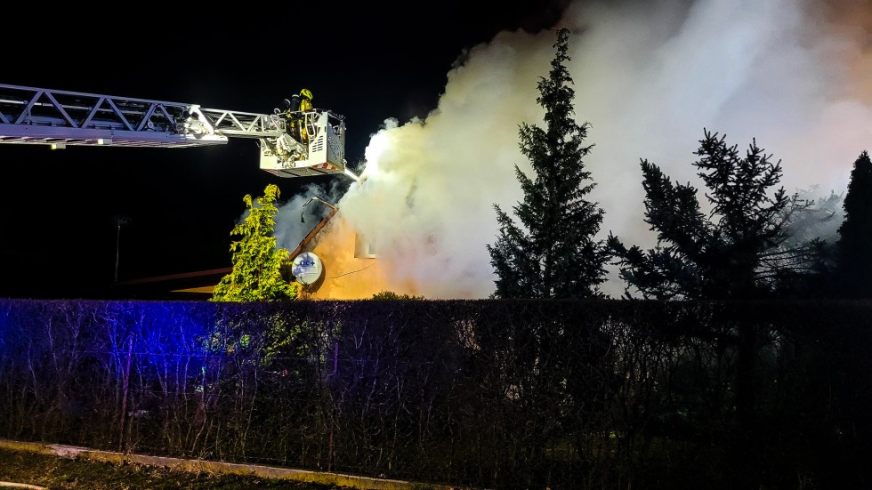 Pożar domu przy ulicy Wejhera w Malborku. 11 zastępów w akcji - zobacz wideo i zdjęcia