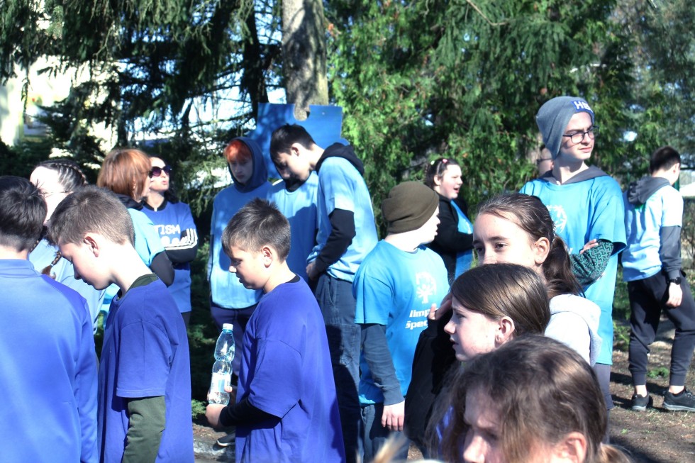 Wspólne bieganie i solidarność na 4. Pikniku Biegowym Razem dla Autyzmu w Uśnicach.