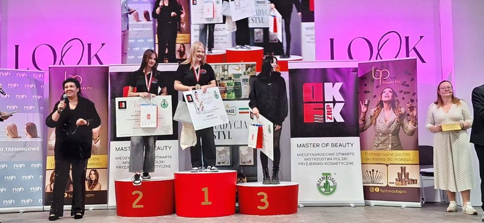 Nasze Mistrzynie Polski w fryzjerstwie – sukces uczennic z Malborka.