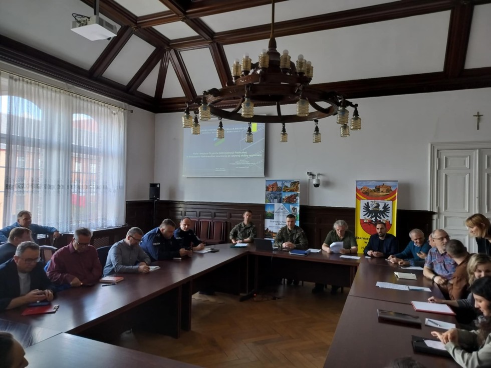 Szkolenie dotyczące obronności z udziałem przedstawicieli samorządów i służb.