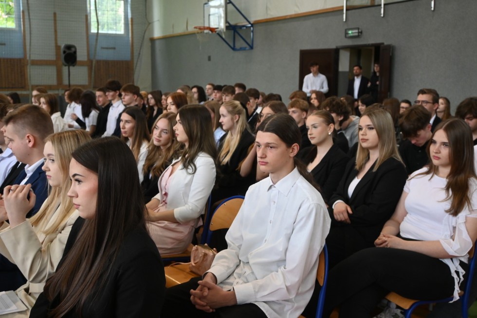 Pożegnanie maturzystów w Liceum Ogólnokształcącym w Nowym Dworze Gdańskim.