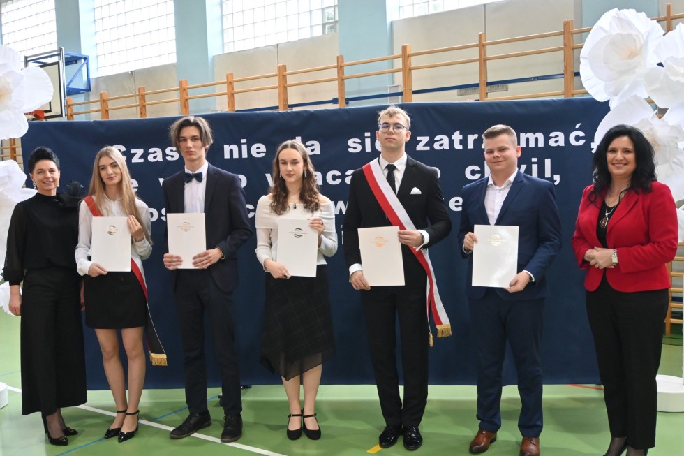 Pożegnanie maturzystów w Liceum Ogólnokształcącym w Nowym Dworze Gdańskim.
