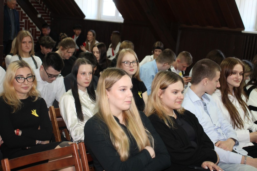 Uroczyste pożegnania maturzystów w powiecie sztumskim – wzruszenia, podziękowania i dobre życzenia na przyszłość.