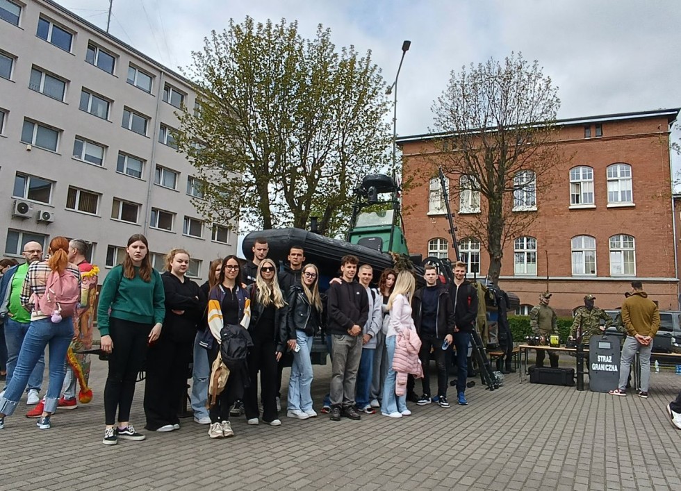 Mundurowa młodzież z Malborka z wizytą w Morskim Oddziale Straży Granicznej.