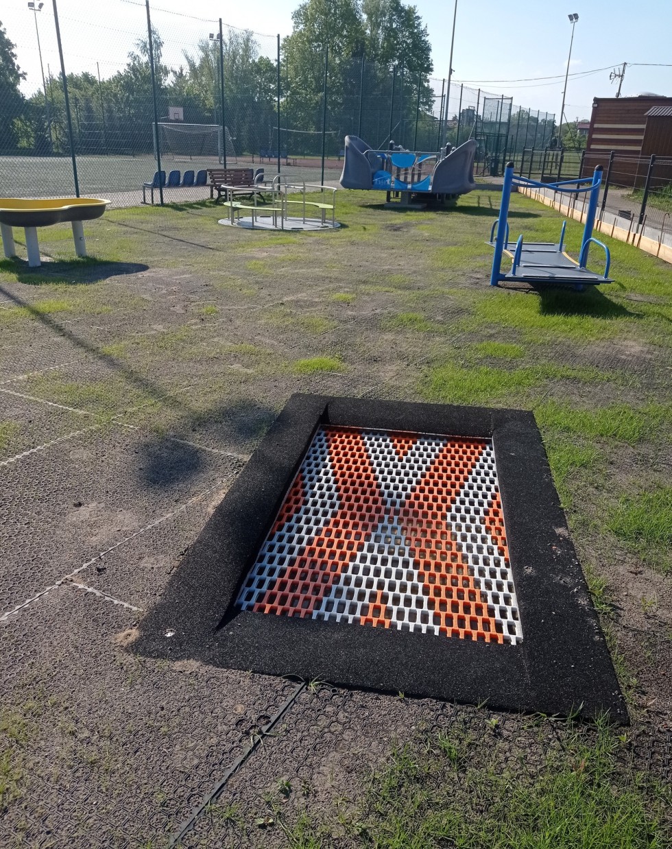 Nowy plac zabaw w Starym Polu – dostępny i przyjazny dla wszystkich dzieci.