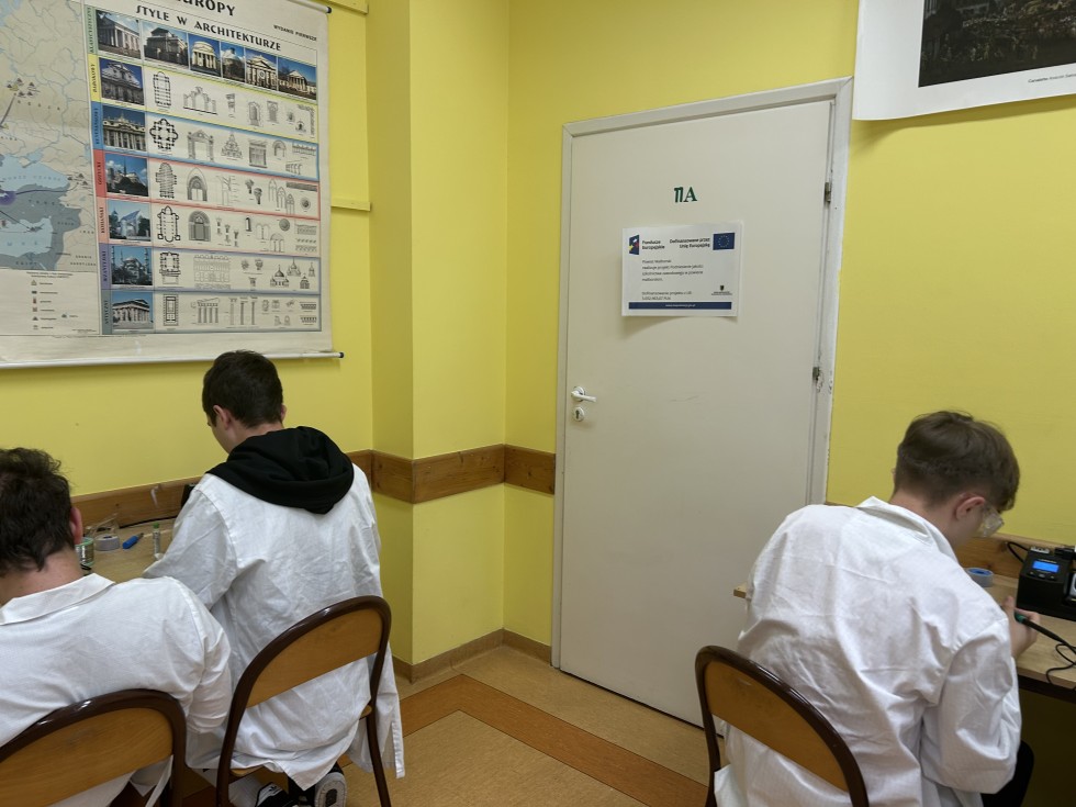 Nowoczesna elektronika w praktyce – kurs BGA dla młodych techników z Malborka.