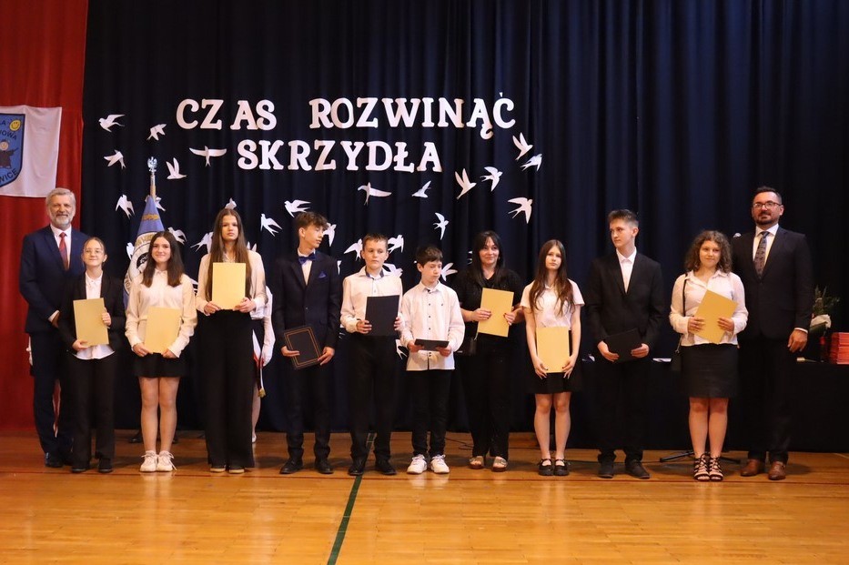 Uroczyste zakończenie roku szkolnego w Miłoradzu i Kończewicach.