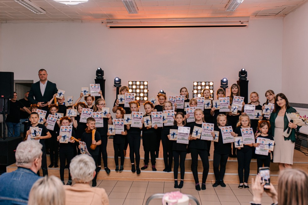 Młodzi artyści z Gminy Miłoradz zakończyli rok kulturalny pełen pasji i talentu.
