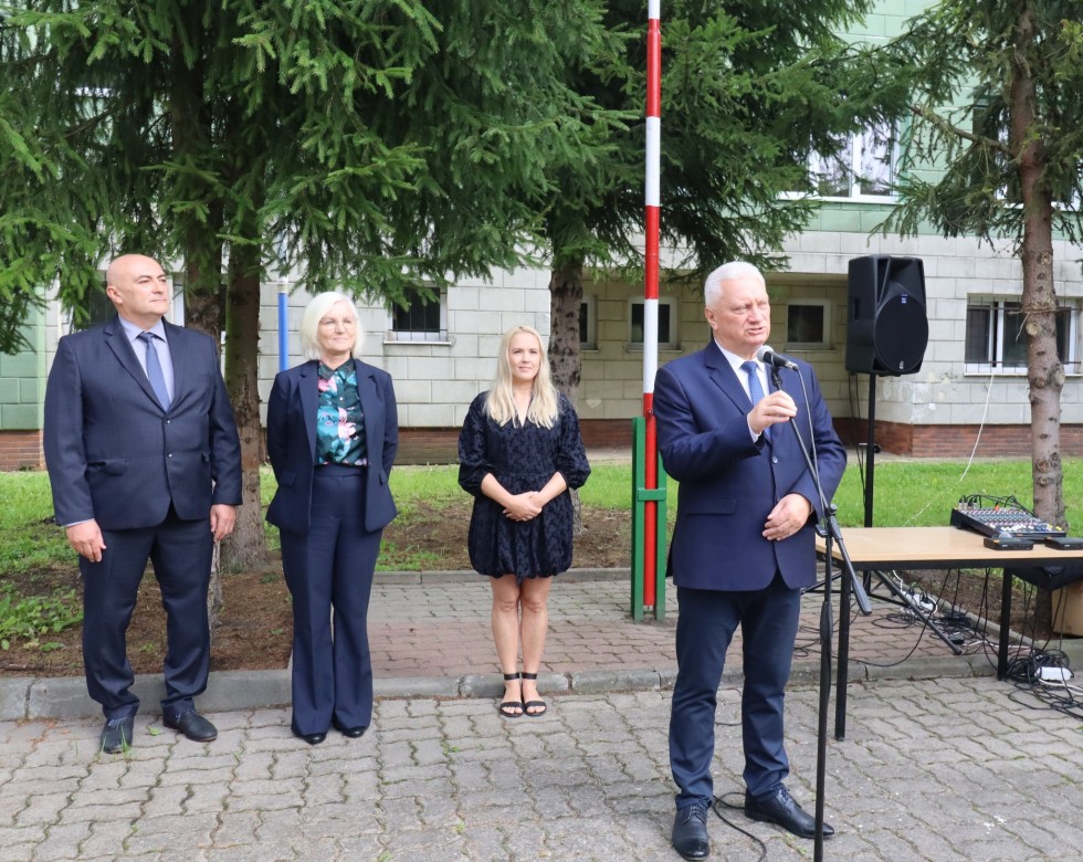 Nowy rok szkolny 2025/2026 oficjalnie rozpoczęty w Nowym Stawie.