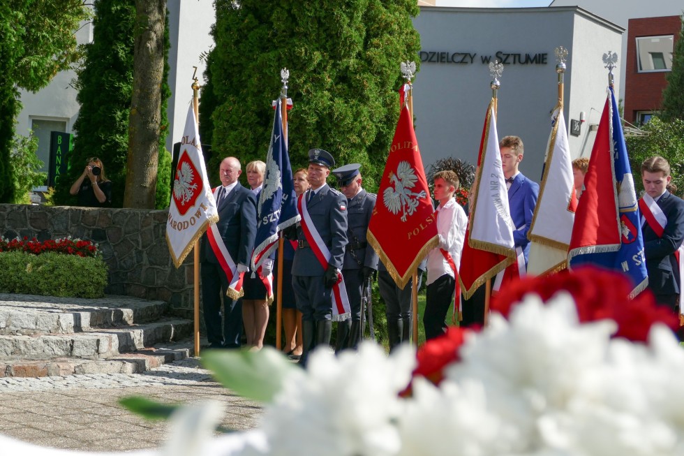 Sztum oddał hołd ofiarom i bohaterom II wojny światowej.