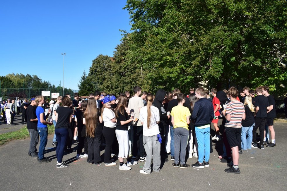 Kolorowe i roztańczone Otrzęsiny w Technikum nr 3 w Malborku.