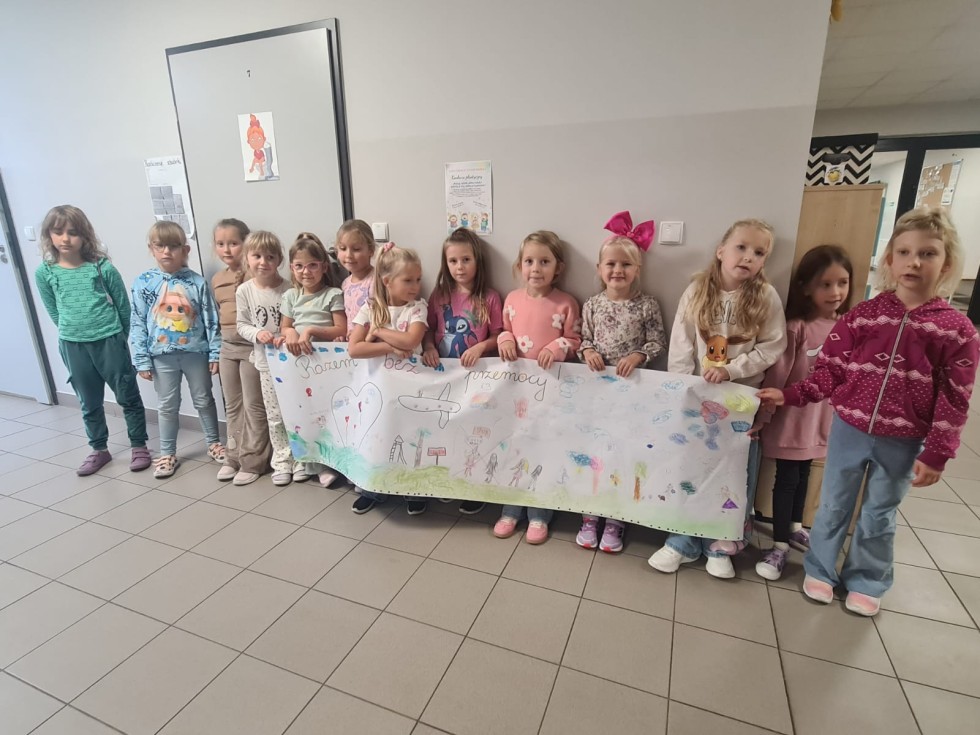 Uczniowie z Nowej Wsi Malborskiej włączyli się w ogólnopolską akcję przeciw przemocy rówieśniczej.