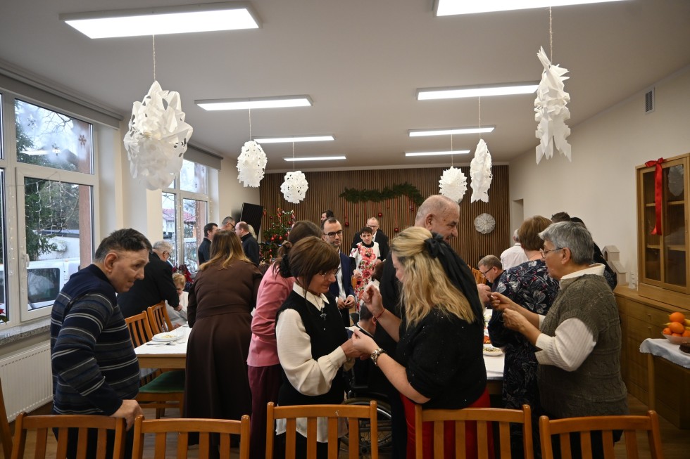 Wigilijne spotkanie w Warsztatach Terapii Zajęciowej w Jantarze.
