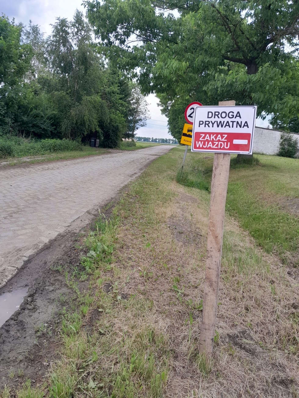Boręty gm. Lichnowy: jedyny dojazd do kilkunastu domów pozostaje nieuregulowany. Starostwo i Gmina odpowiadają mieszkańcom