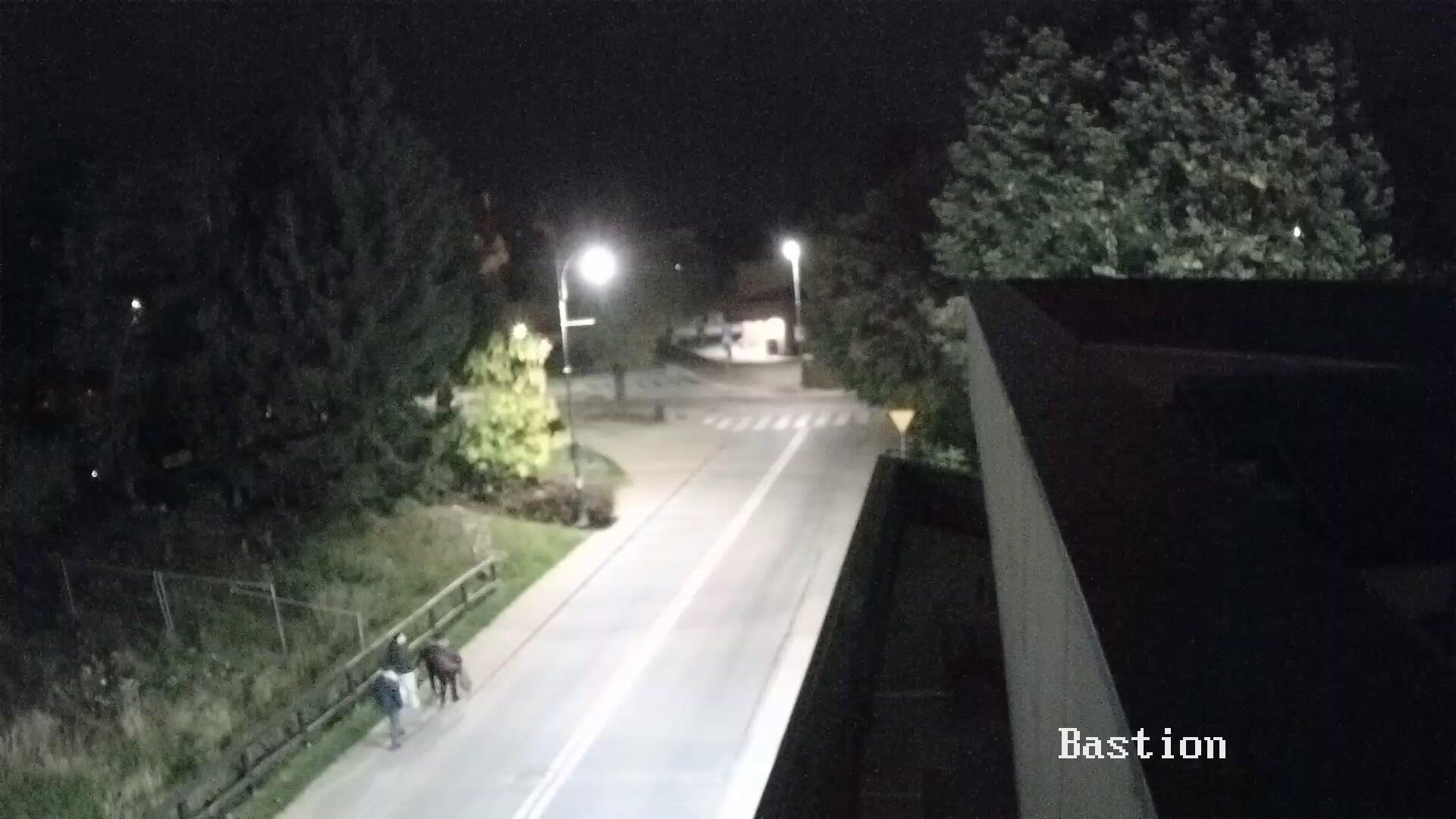 Podgląd: Bastion - na żywo z Centrum Obsługi Turysty. Widok na kasy biletowe Muzeum Zamkowego w Malborku.